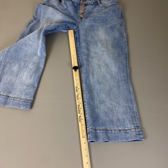 Cabi Palm Beach Crop Jeans Button Fly Wide Leg Denim Size 16 Blue Light Wash - Picture 9 of 12